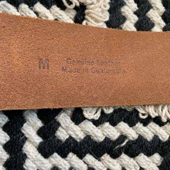 Vintage Distressed Leather Centerbar Buckle Belt - Picture 8 of 8